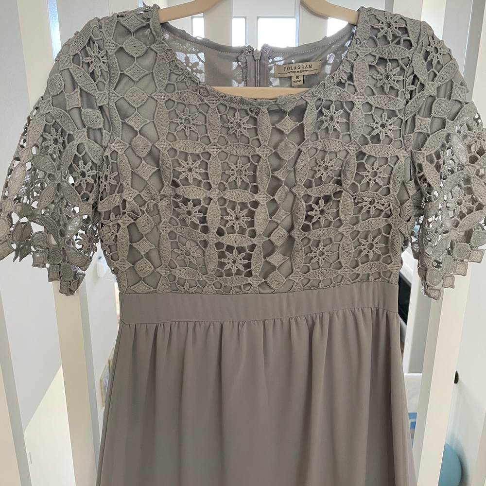 Polagram - knee length dress in light gray with crochet top